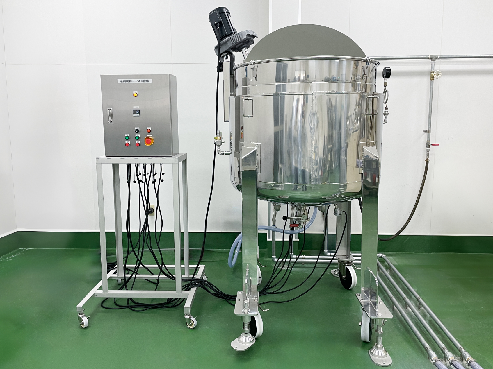 Jacketed tank for heating and dissolving cosmetic ingredients (600 L, solenoid-valve control type)