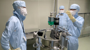 Sanitary mixing tank installation