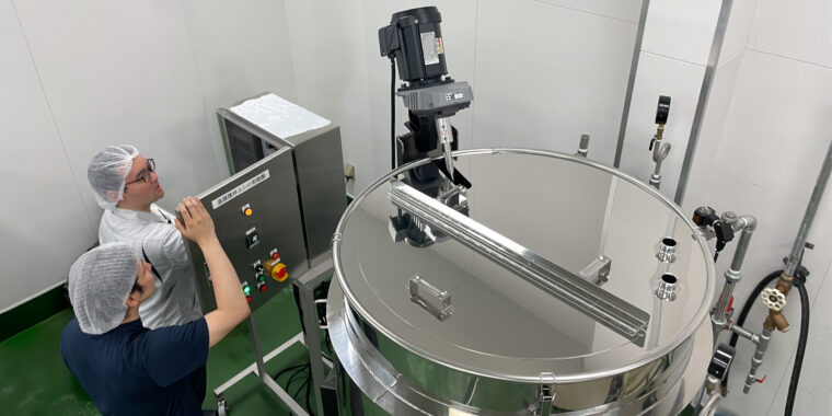 Control-panel jacketed tank installation