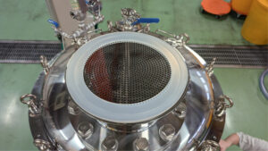 Load-cell unit with built-in filtration