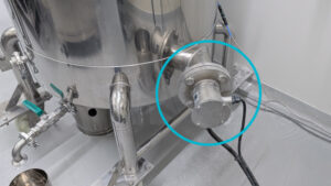 Flange heater warming the jacket water