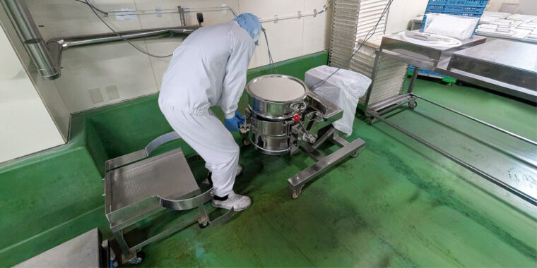Rotary drum mixer installation