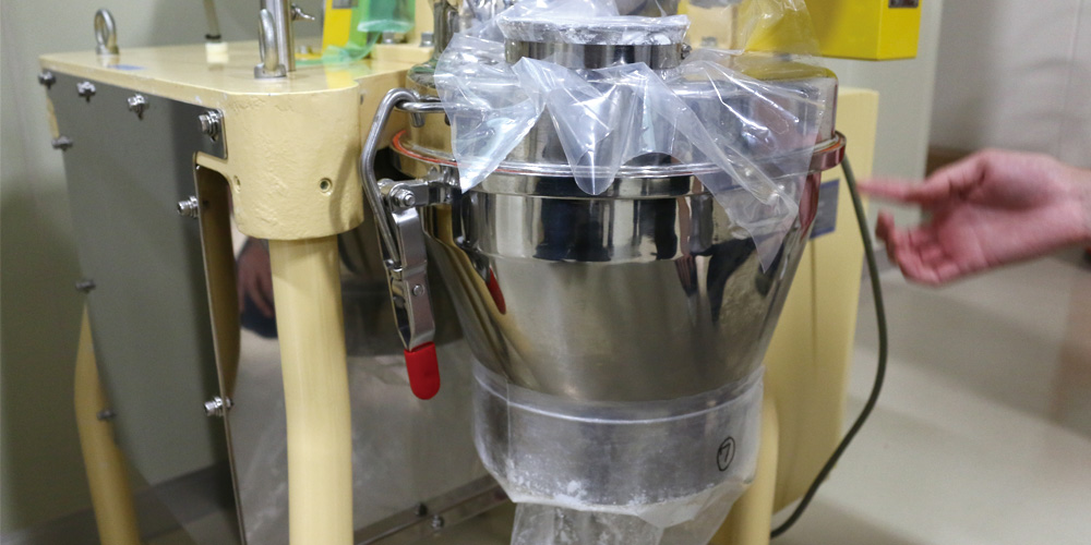 New hopper-shaped component